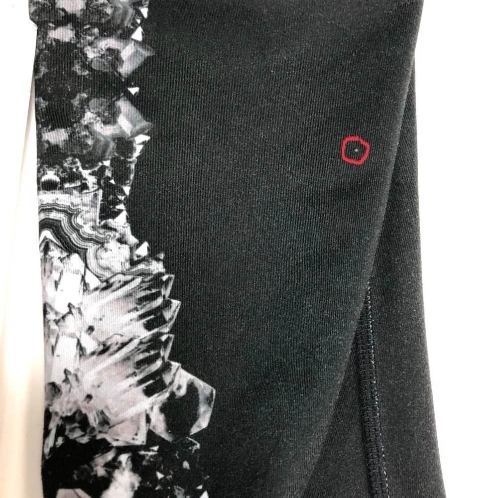 ALO Yoga Airbrush Printed Legging Size Small Black White Athletic Activewear